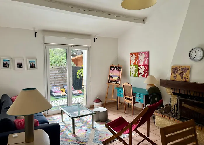Cassis Hostel *