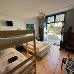 Cassis Hostel カシ
