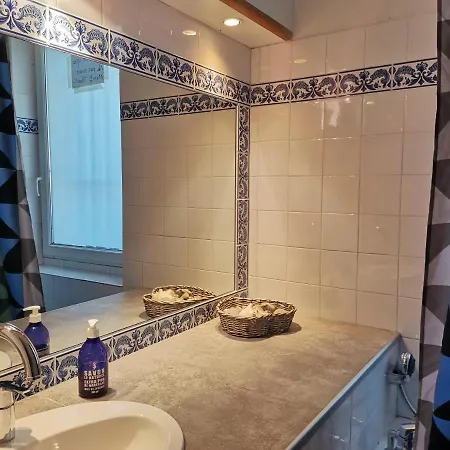 Cassis Hostel Хостел *