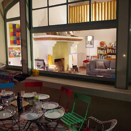 Cassis Hostel Хостел *