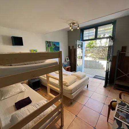 Cassis Hostel Каси