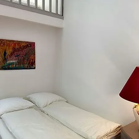 Cassis Hostel *