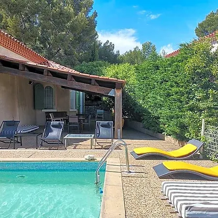 Cassis Hostel *