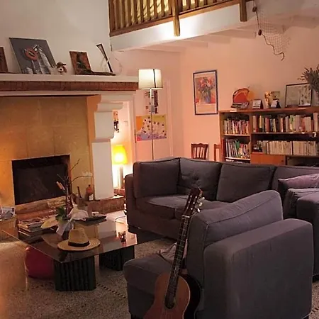 Cassis Hostel *