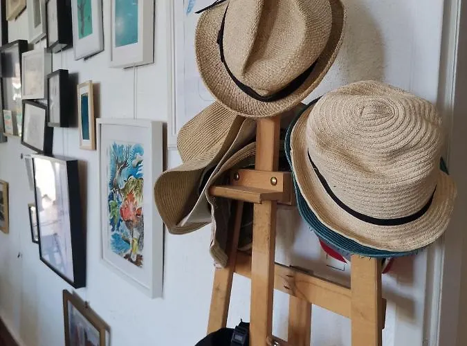 Albergue Cassis Hostel *