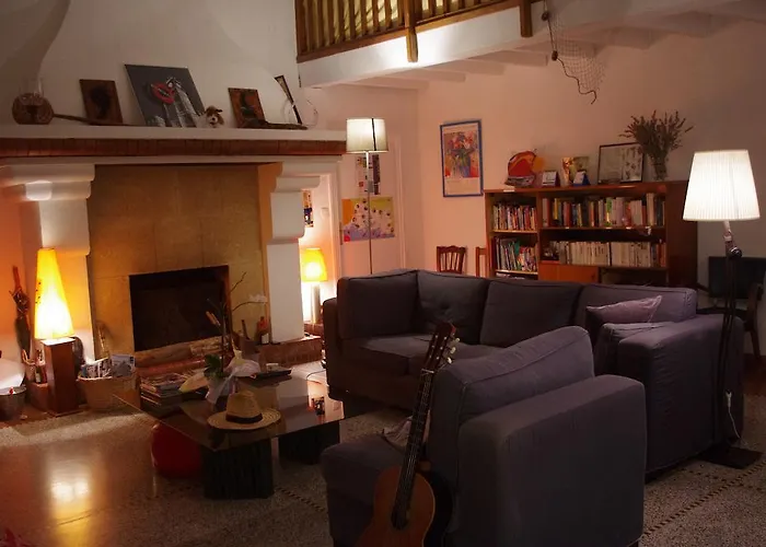 Cassis Hostel *