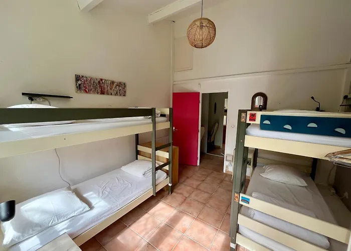 Cassis Hostel 호스텔 *