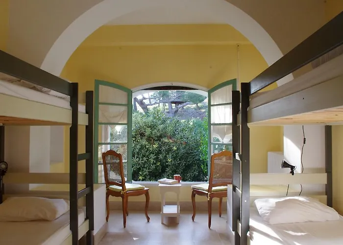 Albergue Cassis Hostel *